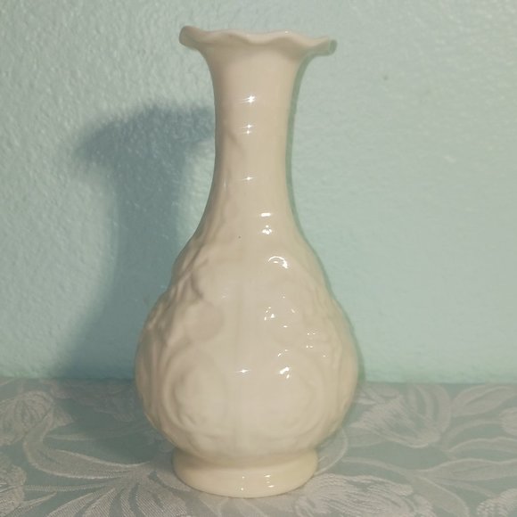 Beautiful Vintage Irish Belleek Porcelain Vase - Picture 2 of 5